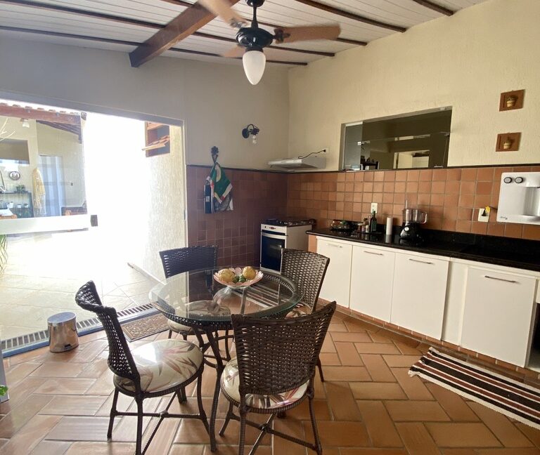 D40BA9AD-7E3B-454D-8622-37897913BB30_1_105_c