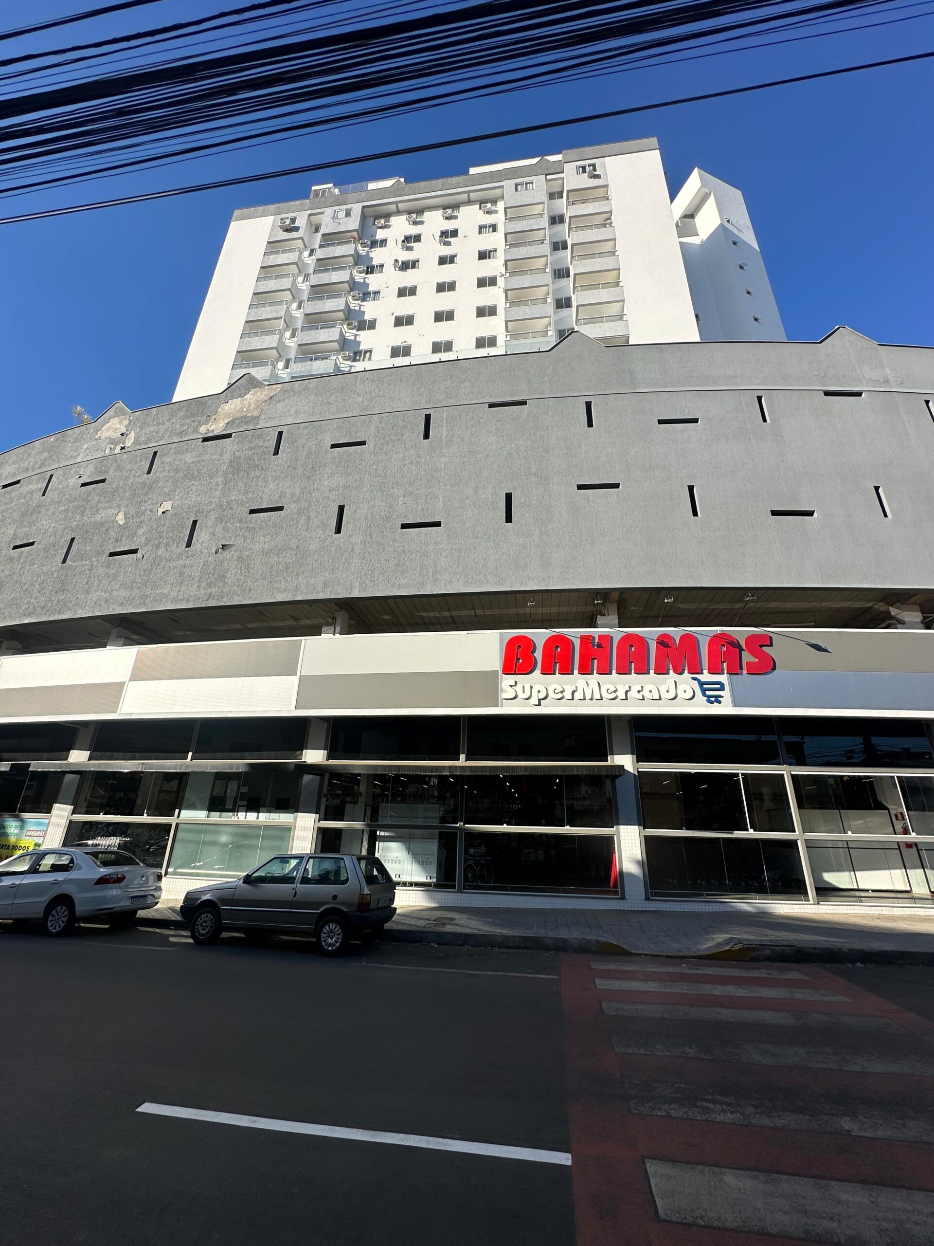 APARTAMENTO COM 02 QUARTOS E ÁREA EXTERNA NO FILHINHA ARAUJO