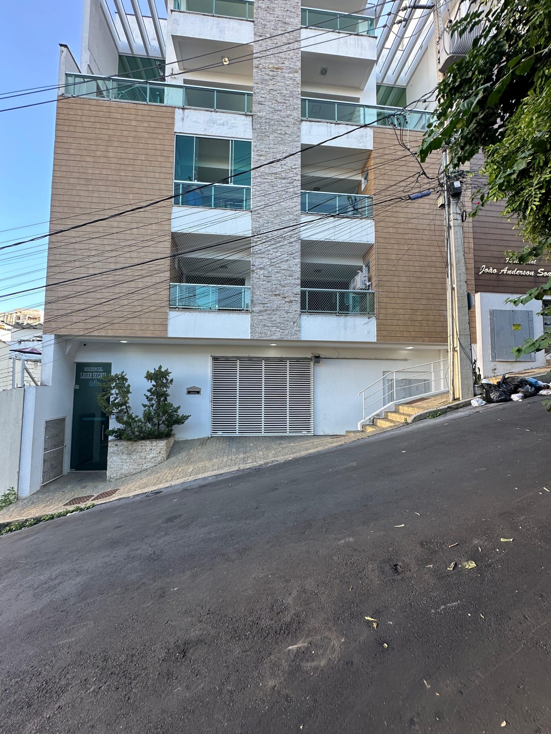 COBERTURA DUPLEX COM 04 QUARTOS NO CENTRO