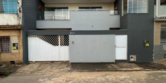 CASA COM 03 QUARTOS E TERRAÇO AMPLO NO CARDOSO DE MELO