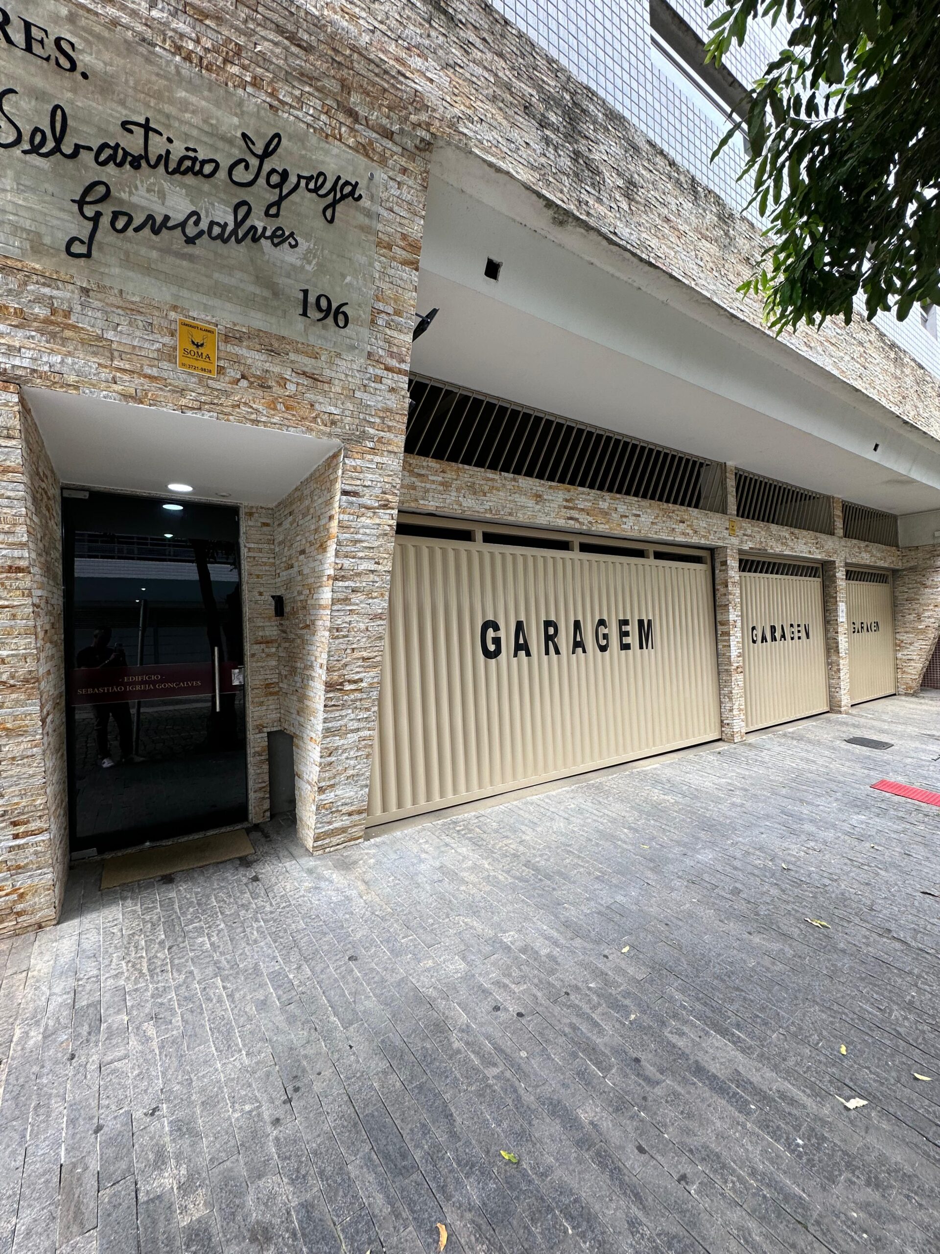 APARTAMENTO COM 03 QUARTOS E FINO ACABAMENTO NO BAIRRO CEL. IZALINO