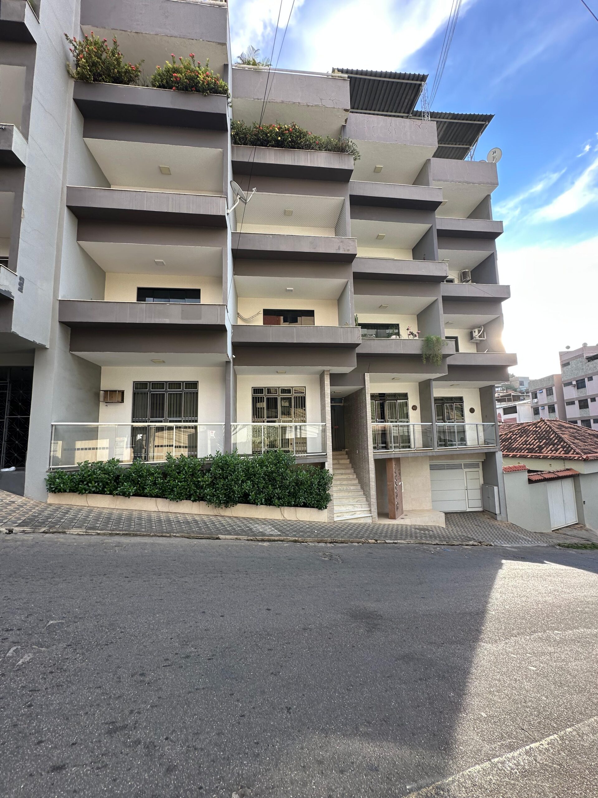 APARTAMENTO COM 03 QUARTOS E FINO ACABAMENTO NO SÃO FRANCISCO