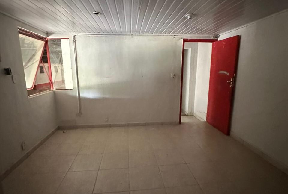 WhatsApp Image 2025-10-10 at 14.14.03