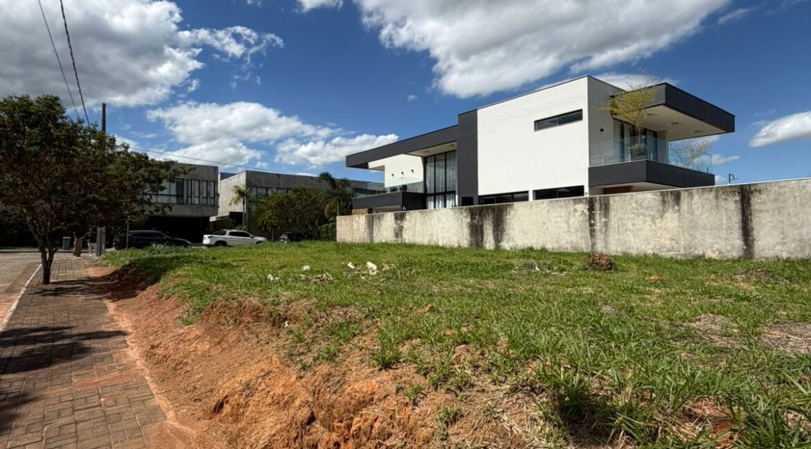 WhatsApp Image 2025-11-27 at 10.48.38 (1)