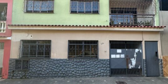 APARTAMENTO TÉRREO COM 04 QUARTOS NO DORNELAS