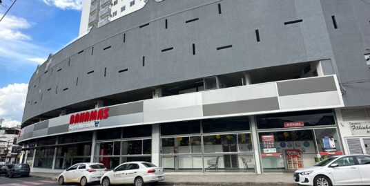 APARTAMENTO DE 02 QUARTOS E FRENTE PRA RUA NO EDIFÍCIO FILHINHA ARAÚJO