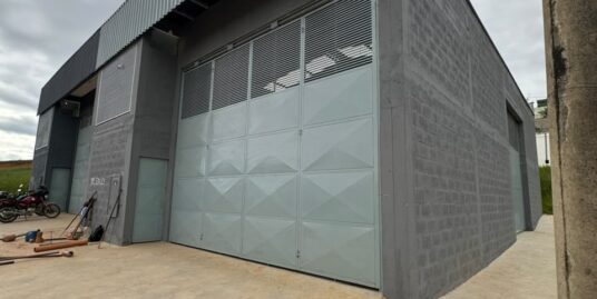GALPÃO DE 220 M² COM MEZANINO E 03 BANHEIROS NO SANTA LAURA