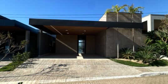 CASA COM 03 SUÍTES E FINO ACABAMENTO NO CONDOMÍNIO SOLARE
