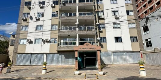 APARTAMENTO AMPLO COM 03 QUARTOS E FRENTE PARA RUA NO CENTRO