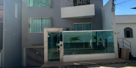 COBERTURA DUPLEX COM 03 QUARTOS E FINO ACABAMENTO NO BAIRRO PREFEITO HÉLIO ARAÚJO